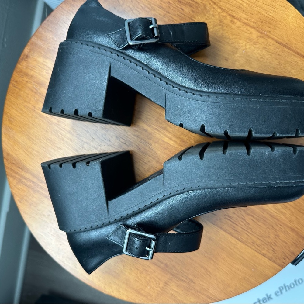 Steve Madden Mary Janes Size 6 - Picture 4 of 6